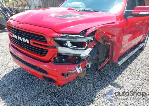 2021 Ram 1500 Laramie 4X4 5'7 Box z USA, uszkodzony, nr VIN 1C6SRFJT2MN718658